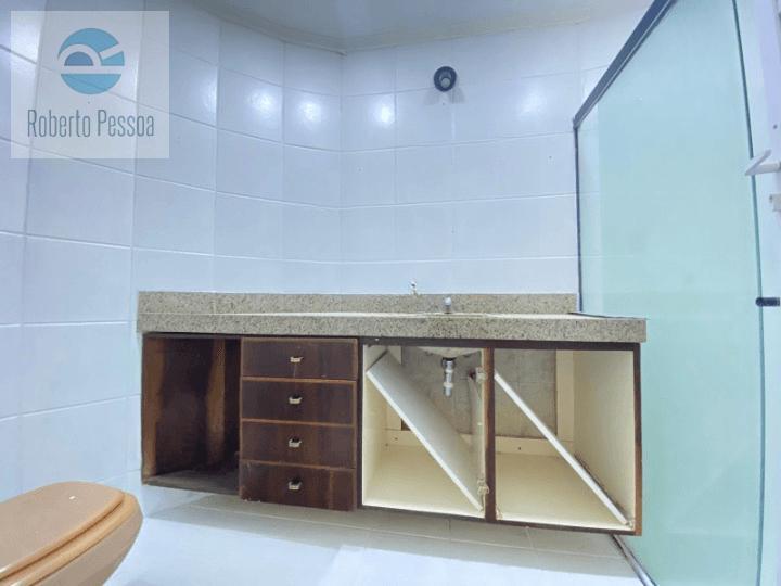 wc sute 02